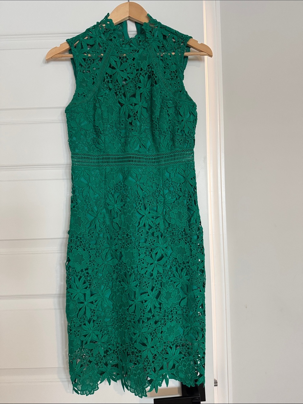 Bardot Size 4 Emerald Green Crochet Midi Dress